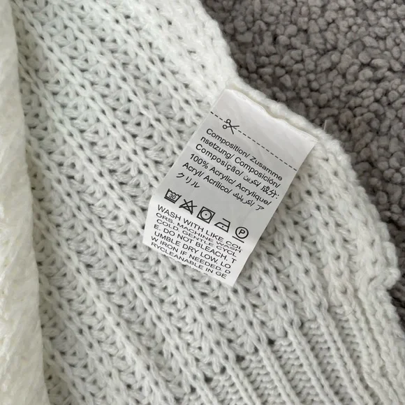 SHEIN Stylish Women's Sweater Vests - Cream and White - Picture 5 of 13